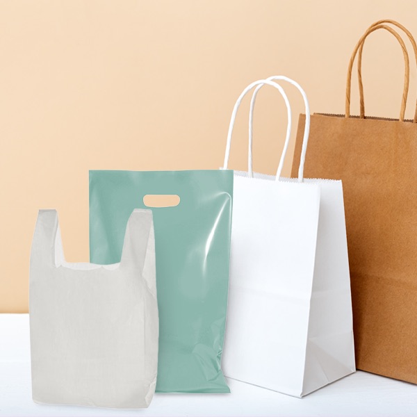 composizioni di buste e shoppers in plastica e in carta